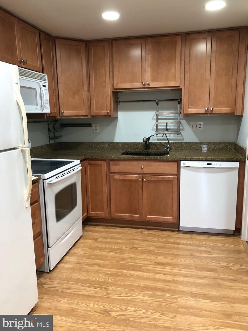 27 Docena Ct, Gaithersburg, MD 20886-4234