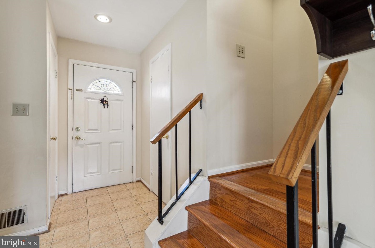 8438 Meadow Green Way, Gaithersburg, MD 20877-3728