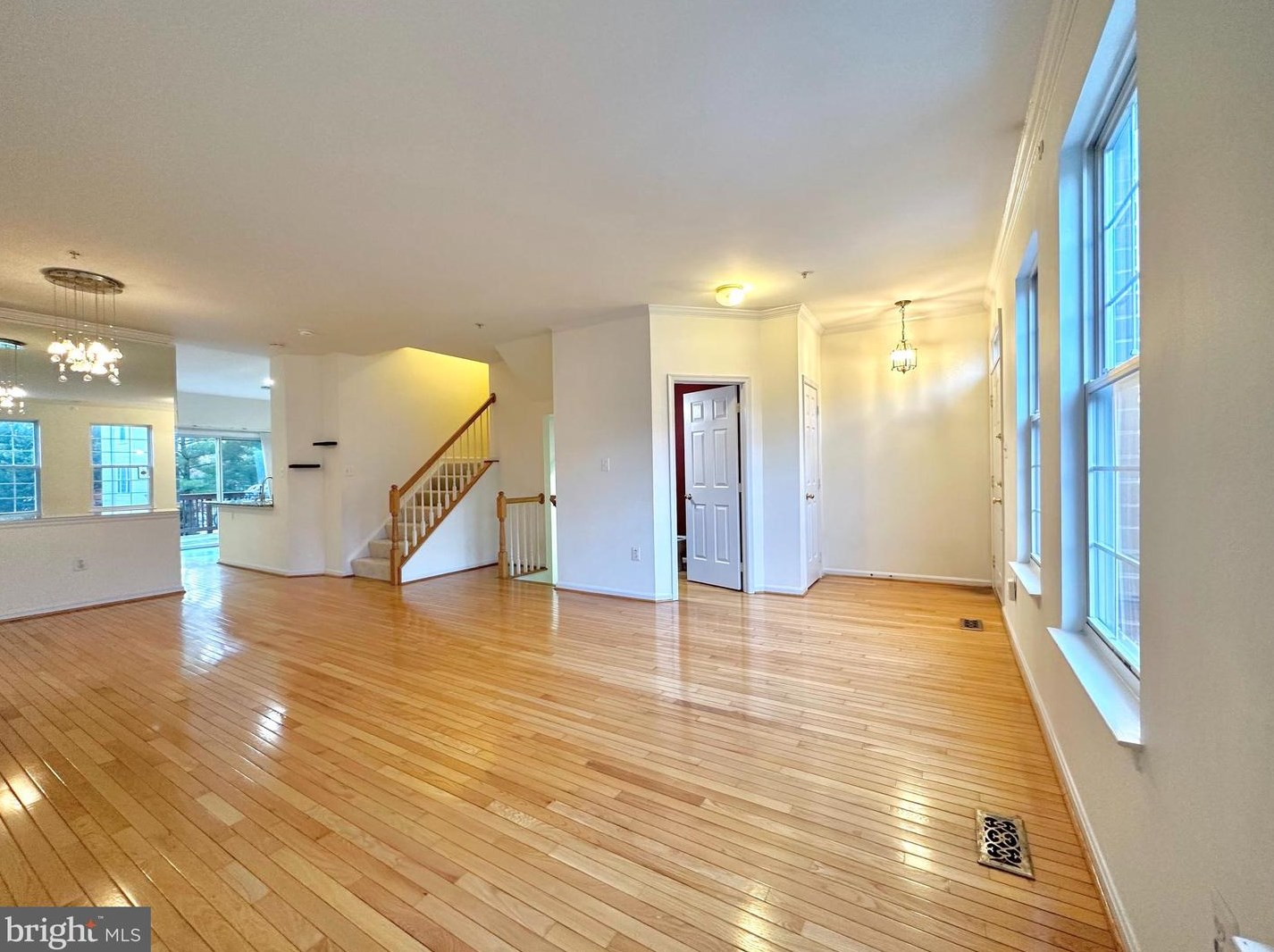 114 Longpoint Way, Gaithersburg MD  20878-2290 exterior