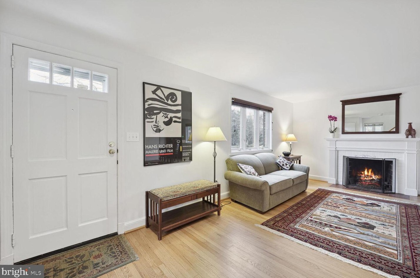 2604 Spencer Rd, Bethesda, MD 20815-3825