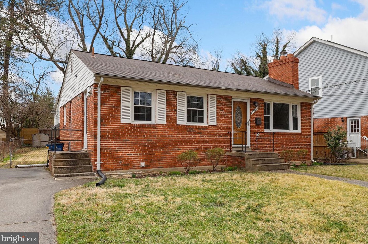 9909 Mayfield Dr, Bethesda, MD 20817-1652