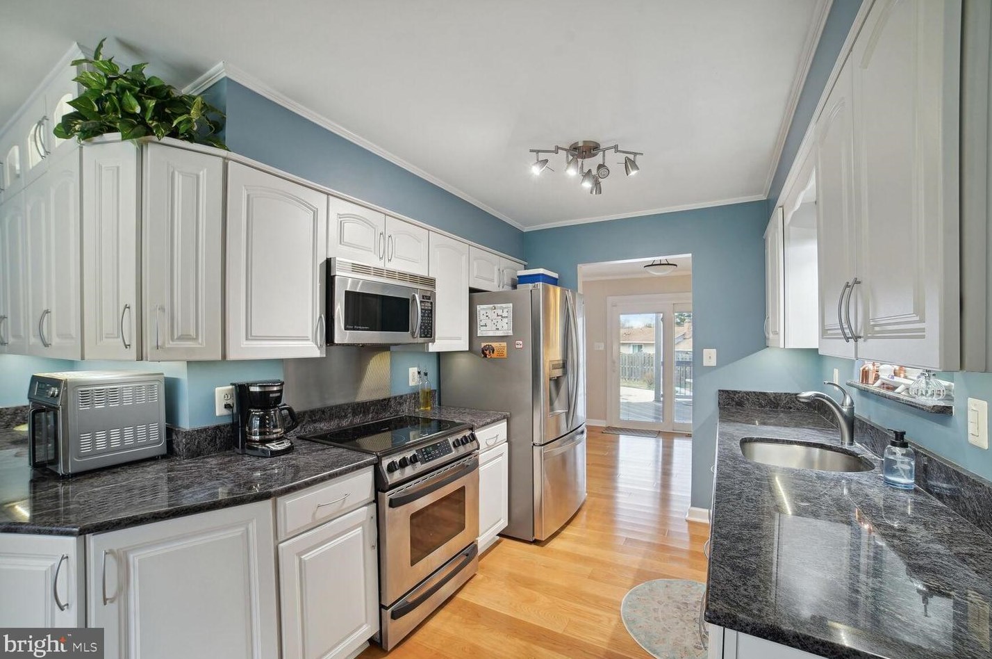 8704 Woodfield Ct, Gaithersburg MD  20882-3710 exterior