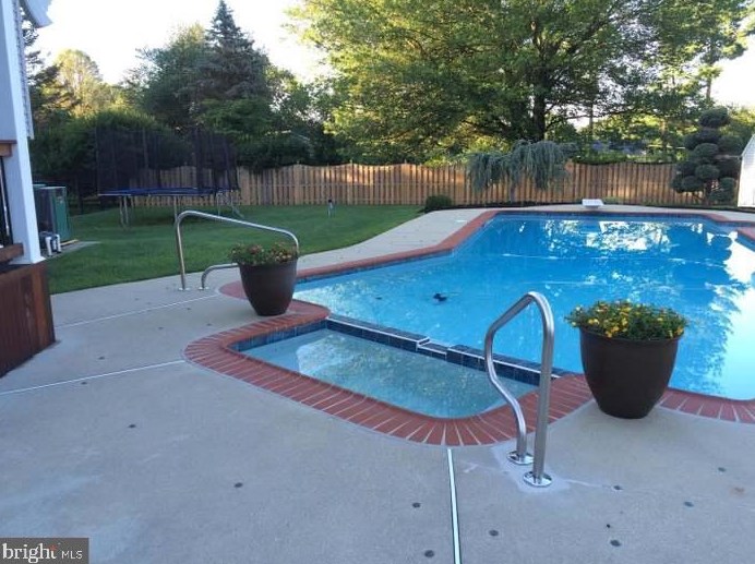 8704 Woodfield Ct, Gaithersburg MD  20882-3710 exterior