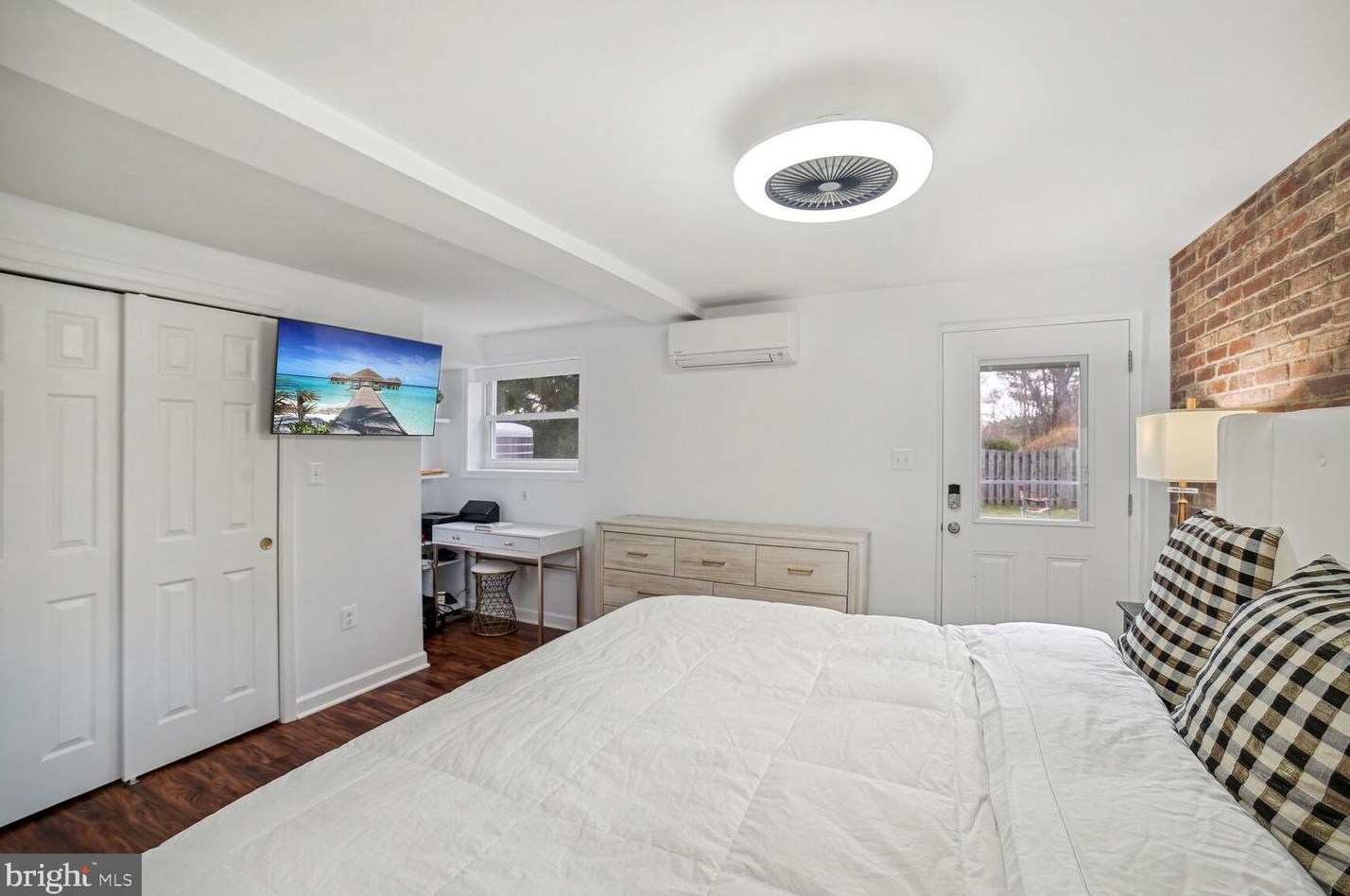 8704 Woodfield Ct, Gaithersburg MD  20882-3710 exterior