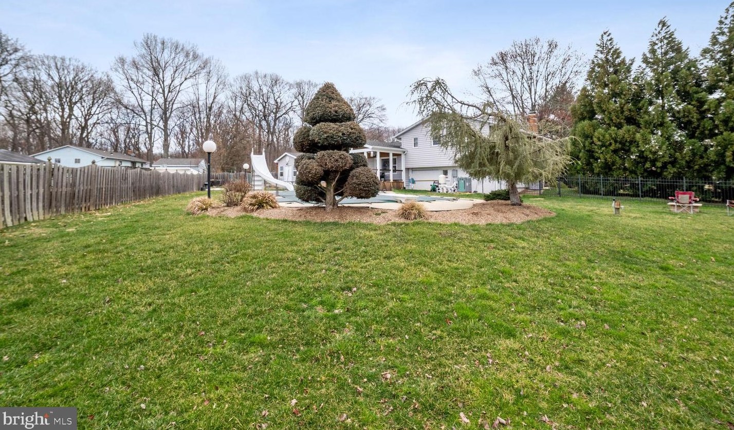 8704 Woodfield Ct, Gaithersburg MD  20882-3710 exterior