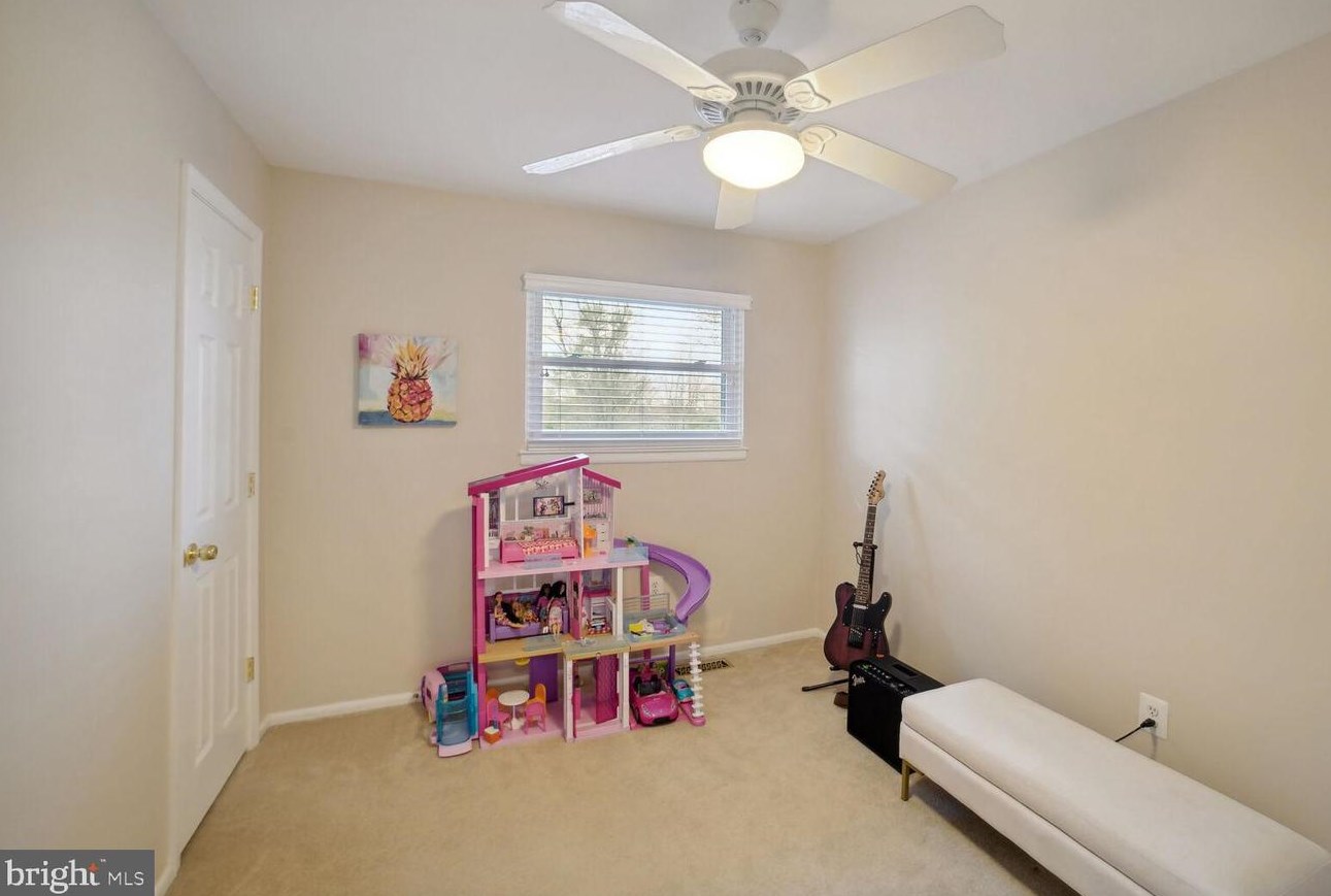 8704 Woodfield Ct, Gaithersburg MD  20882-3710 exterior