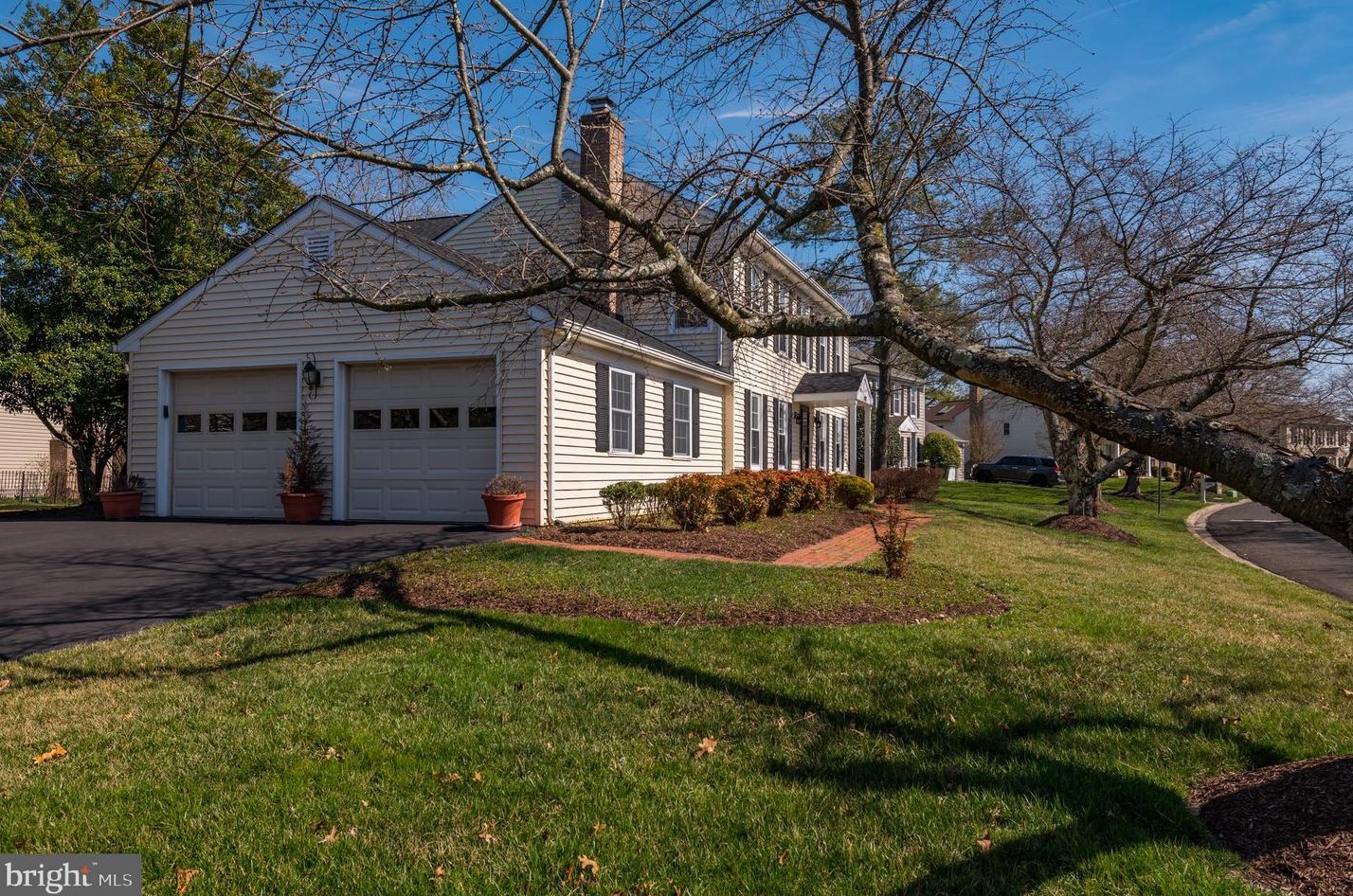 14912 Keeneland Cir, Gaithersburg MD 20878-3782 exterior