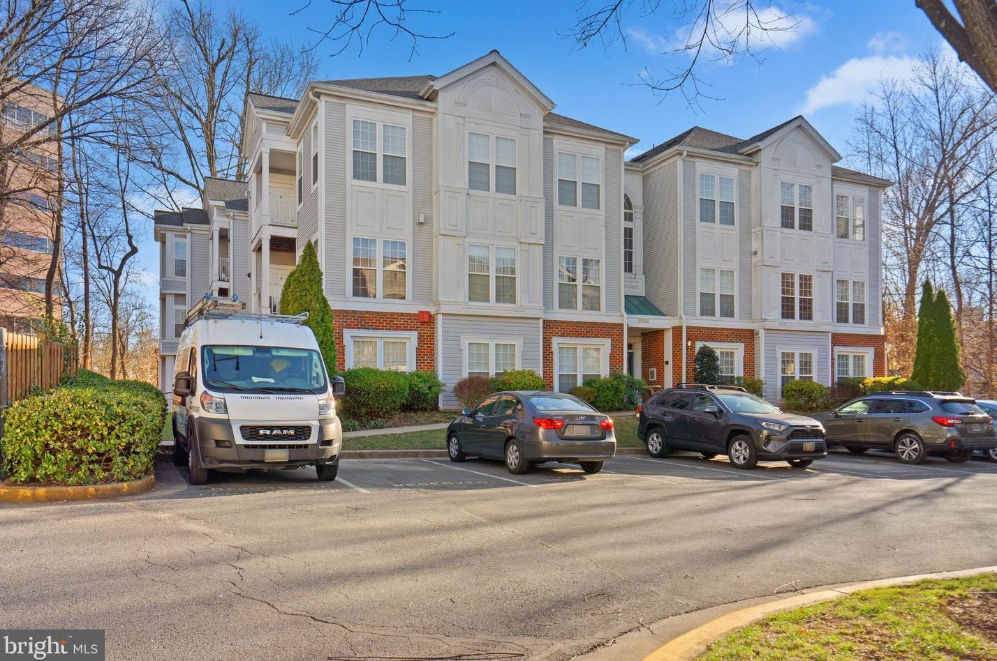 9701 Leatherfern Terrace #102, Gaithersburg, MD 20886