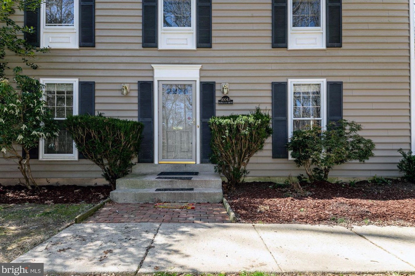 10043 Maple Leaf Dr, Gaithersburg, MD 20886-1131