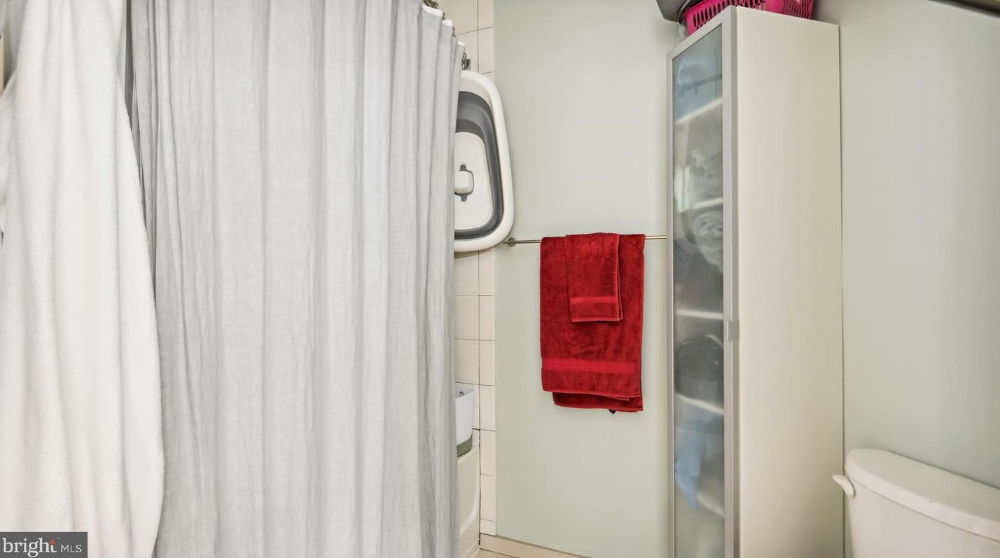 8005 13th St Apt 402, Silver Spring, MD 20910