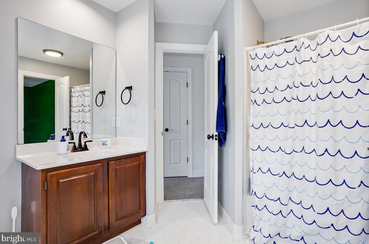15321 Chinaberry St, Gaithersburg MD  20878-4704 exterior