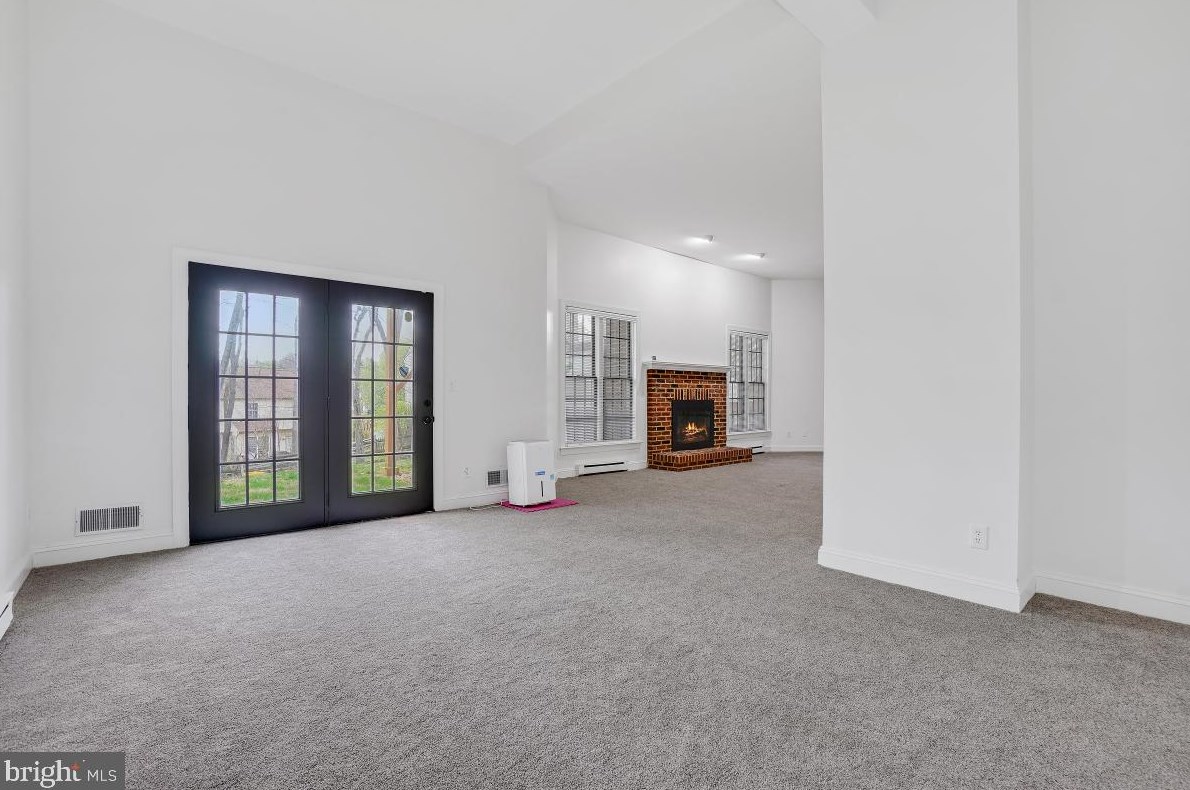15321 Chinaberry St, Gaithersburg MD  20878-4704 exterior