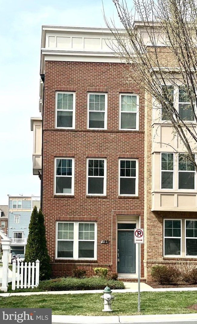127 Decoverly Dr, Gaithersburg, MD 20878