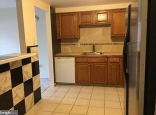 8426 Towne Crest Ct, Gaithersburg MD  20877-3718 exterior