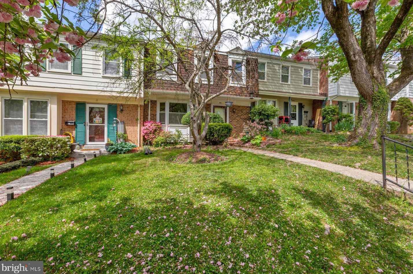 9 Oak Shade Rd, Gaithersburg MD  20878-1053 exterior