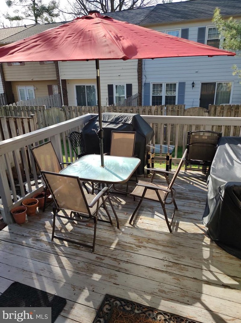 9226 Weathervane Pl, Gaithersburg MD  20886-1411 exterior