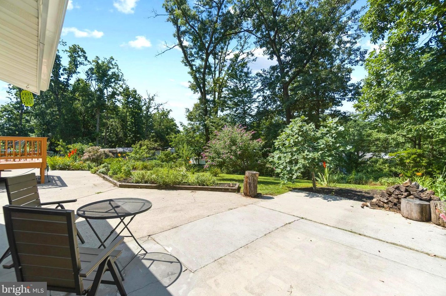 215 Hutton St, Gaithersburg MD  20877-2055 exterior