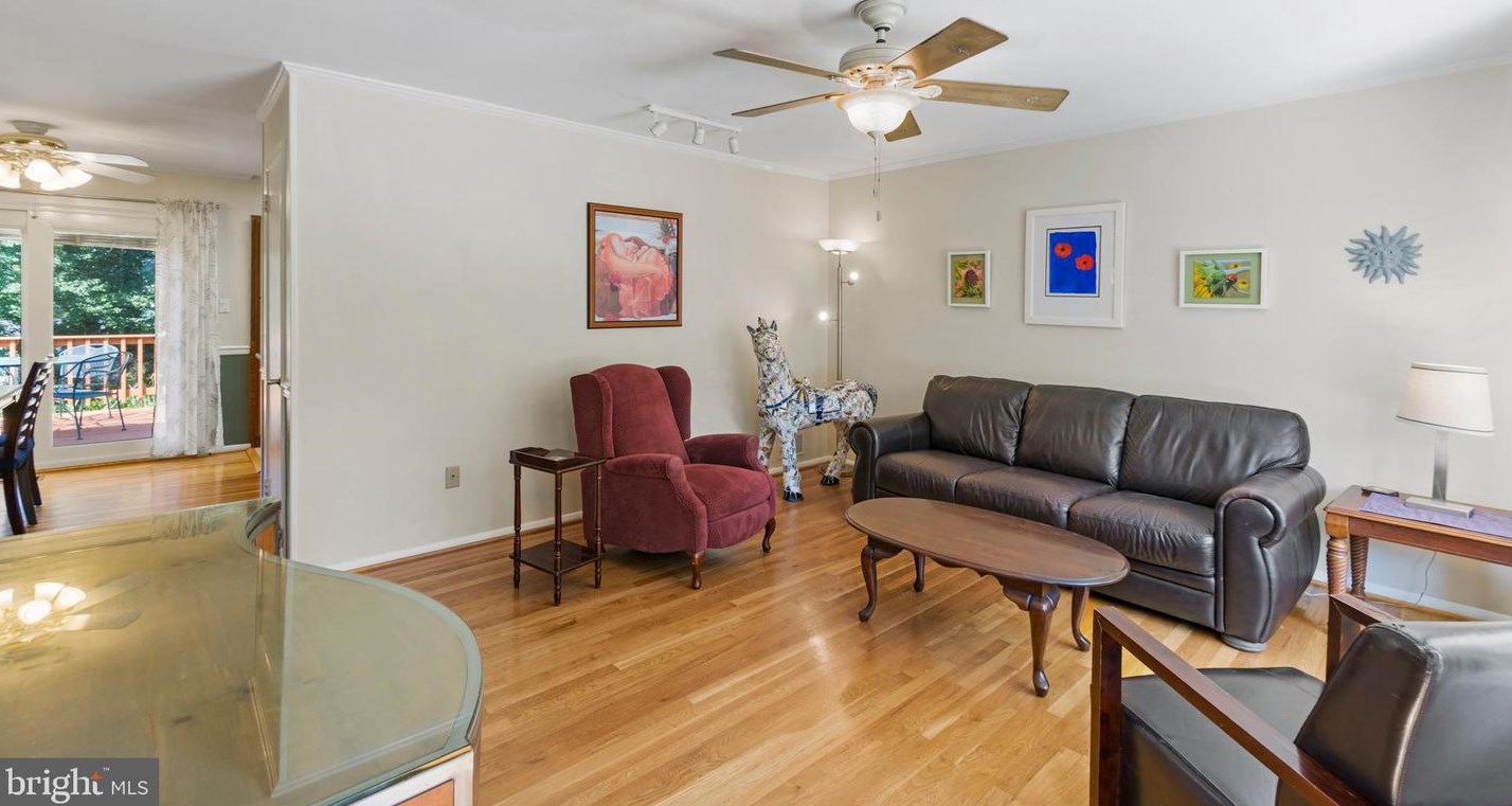 215 Hutton St, Gaithersburg MD  20877-2055 exterior