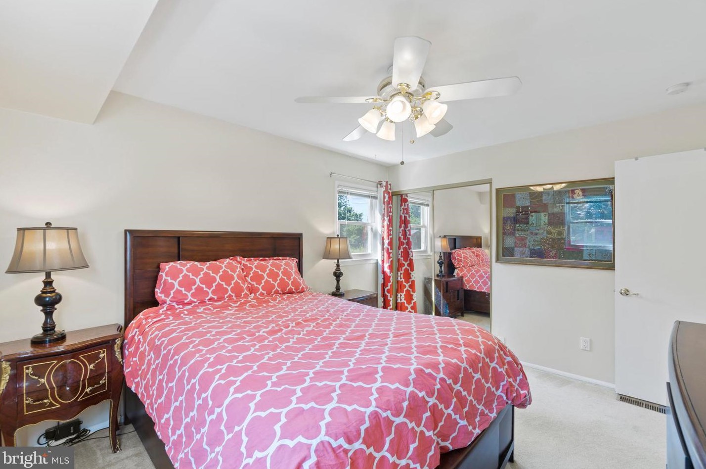 215 Hutton St, Gaithersburg MD  20877-2055 exterior