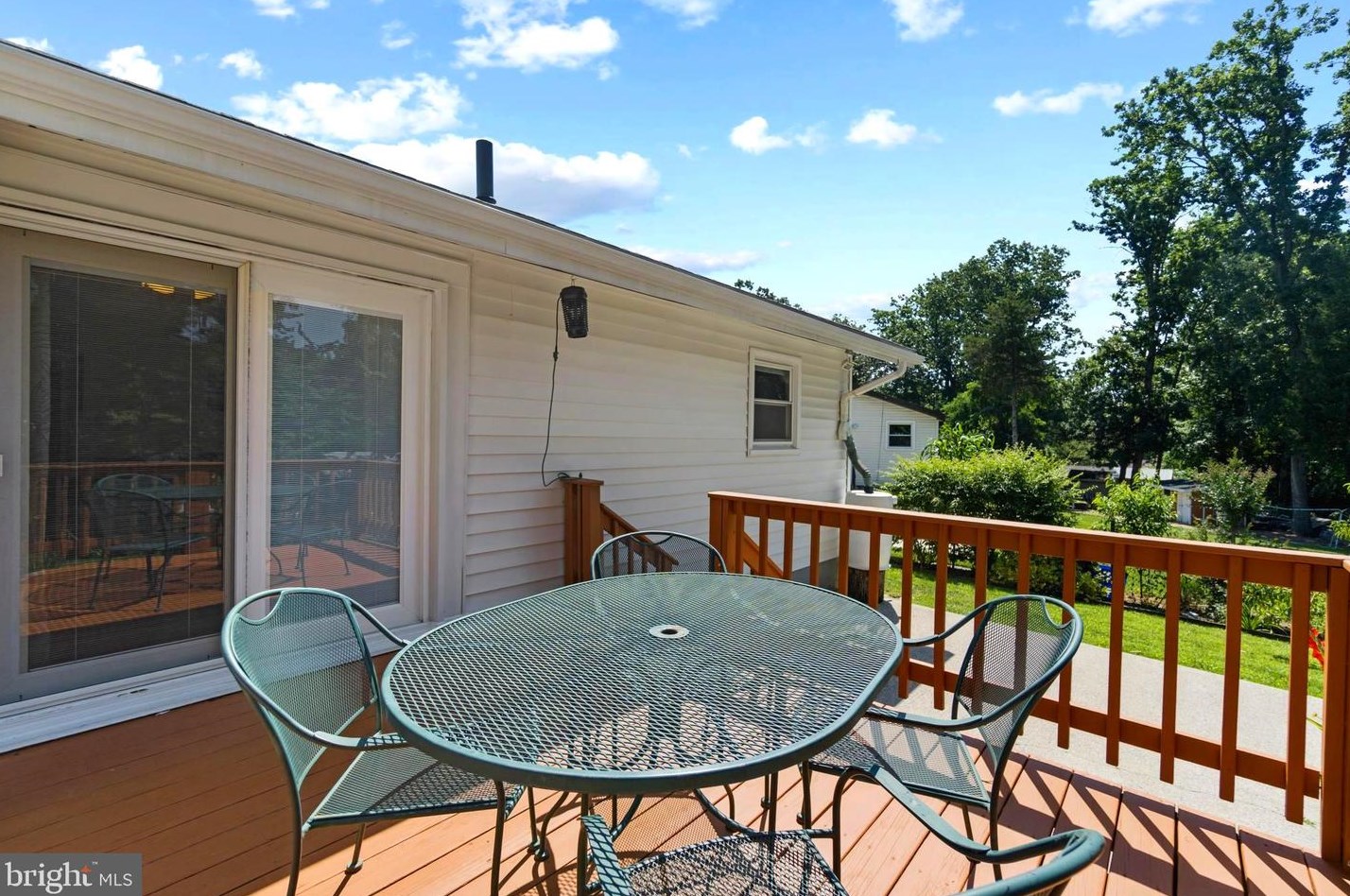 215 Hutton St, Gaithersburg MD  20877-2055 exterior