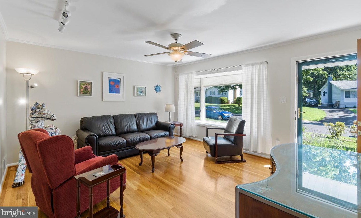 215 Hutton St, Gaithersburg MD  20877-2055 exterior