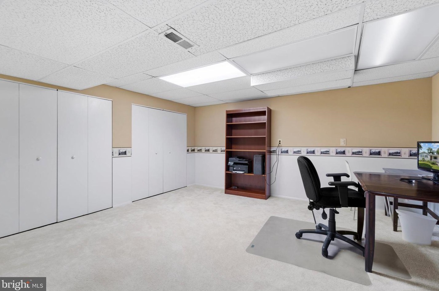 215 Hutton St, Gaithersburg MD  20877-2055 exterior