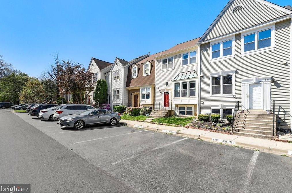 854 Flagler Dr, Gaithersburg, MD 20878-1946