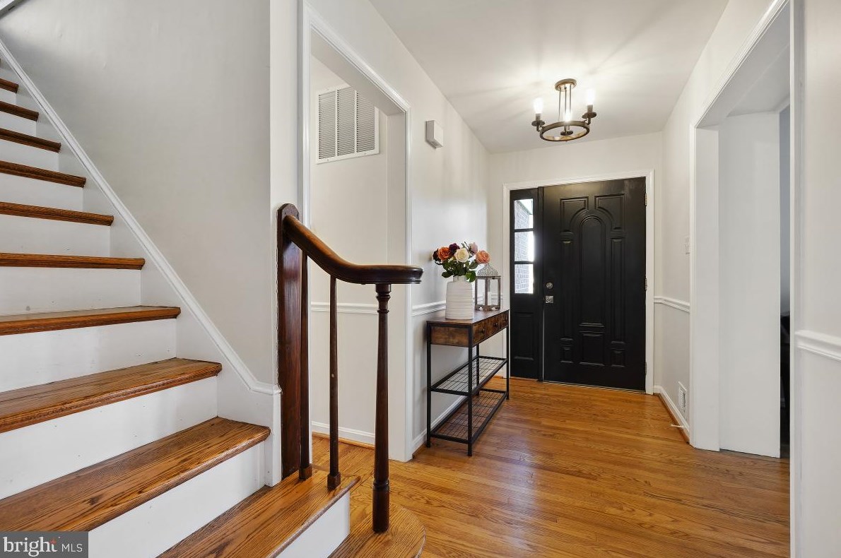 16709 Chestnut St, Gaithersburg MD  20877-1212 exterior