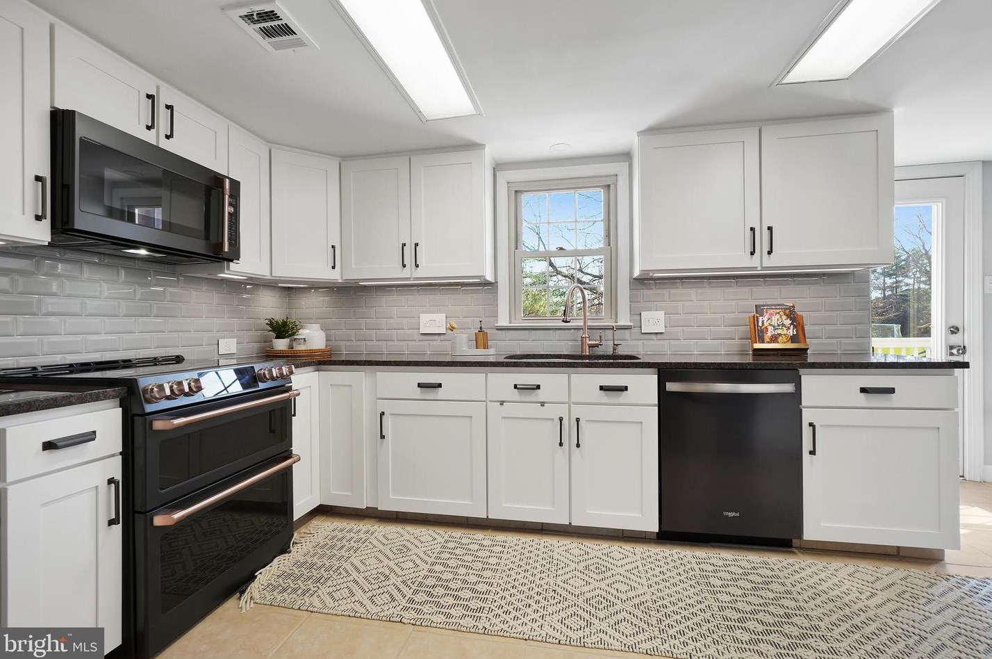 16709 Chestnut St, Gaithersburg MD  20877-1212 exterior
