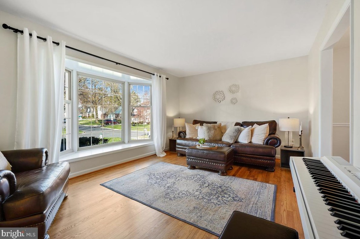 16709 Chestnut St, Gaithersburg MD  20877-1212 exterior
