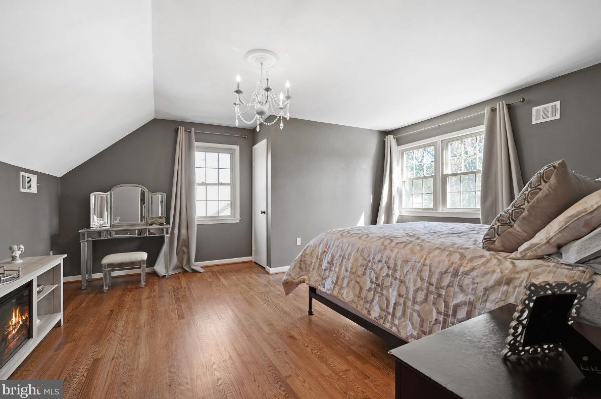 16709 Chestnut St, Gaithersburg MD  20877-1212 exterior