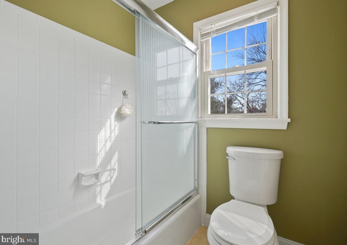 16709 Chestnut St, Gaithersburg MD  20877-1212 exterior