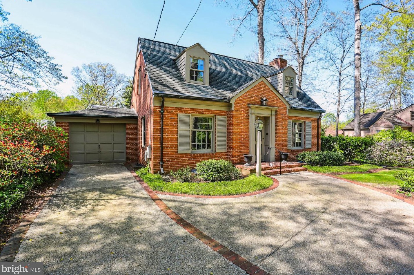 6411 Winston Dr, Bethesda, MD 20817-5821