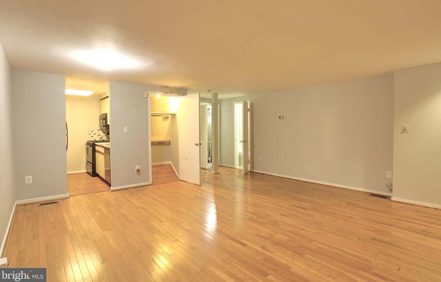 9815 Hellingly Pl, Gaithersburg, MD 20886-0570