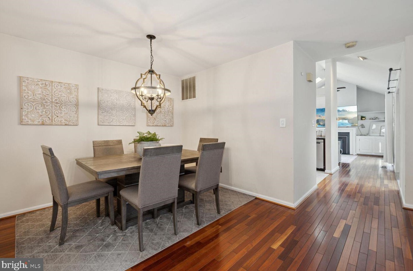 5 Holly Pond Ct, Gaithersburg, MD 20886-4947