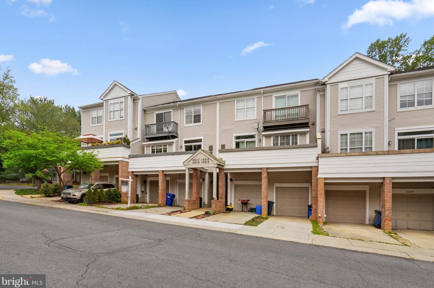 10319 Royal Woods Ct, Gaithersburg, MD 20886-1027