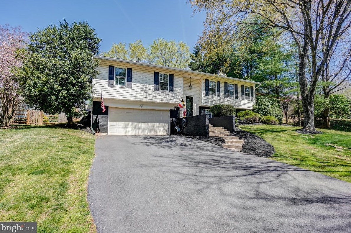 12205 Pueblo Rd, Gaithersburg, MD 20878-2063