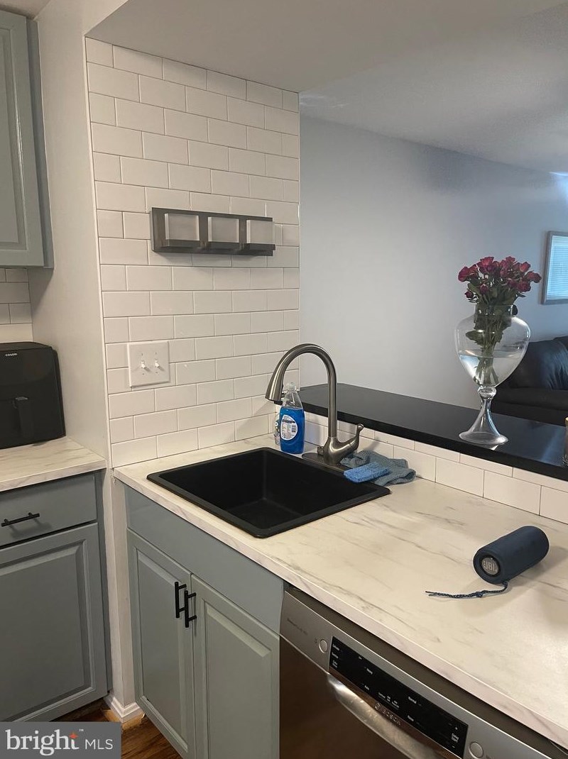 20541 Strath Haven Dr, Gaithersburg MD  20886-4061 exterior