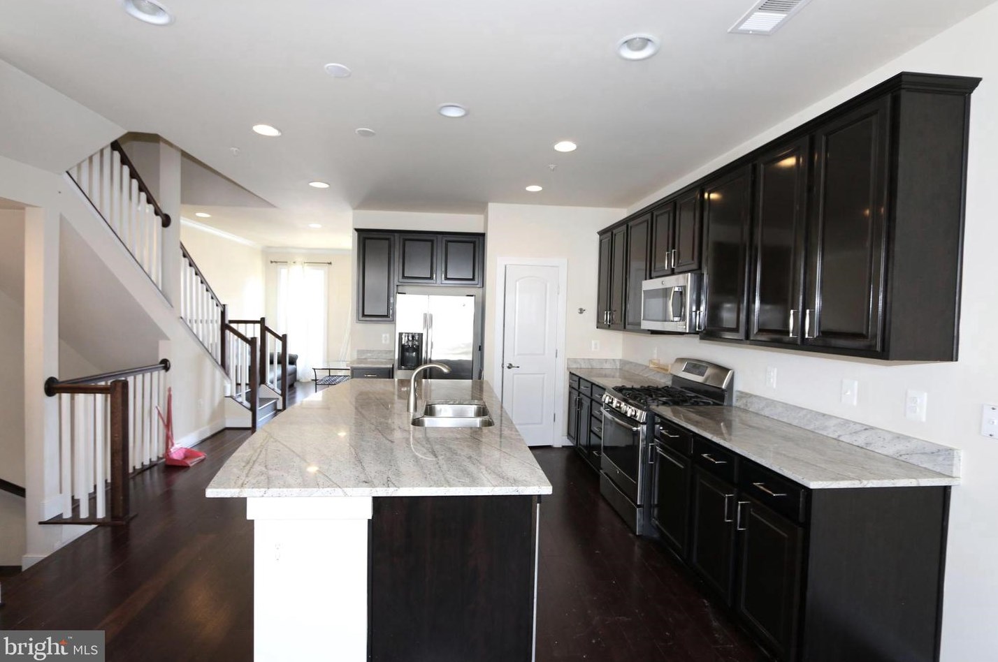217 Goodall St, Gaithersburg MD  20878 exterior