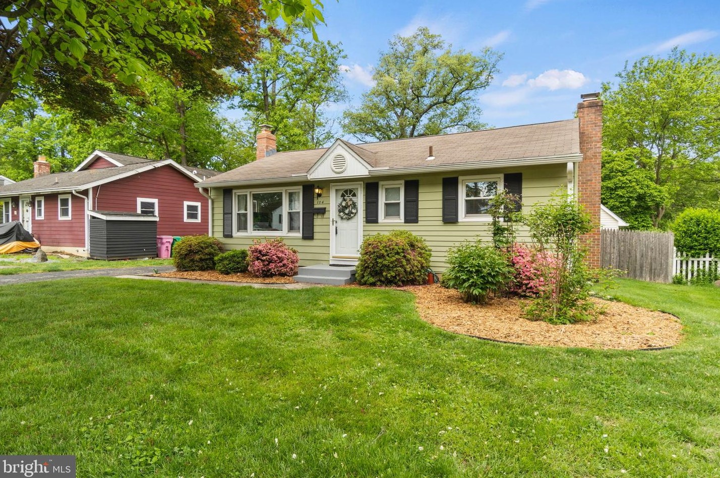 104 Dogwood Dr, Gaithersburg, MD 20877-2007