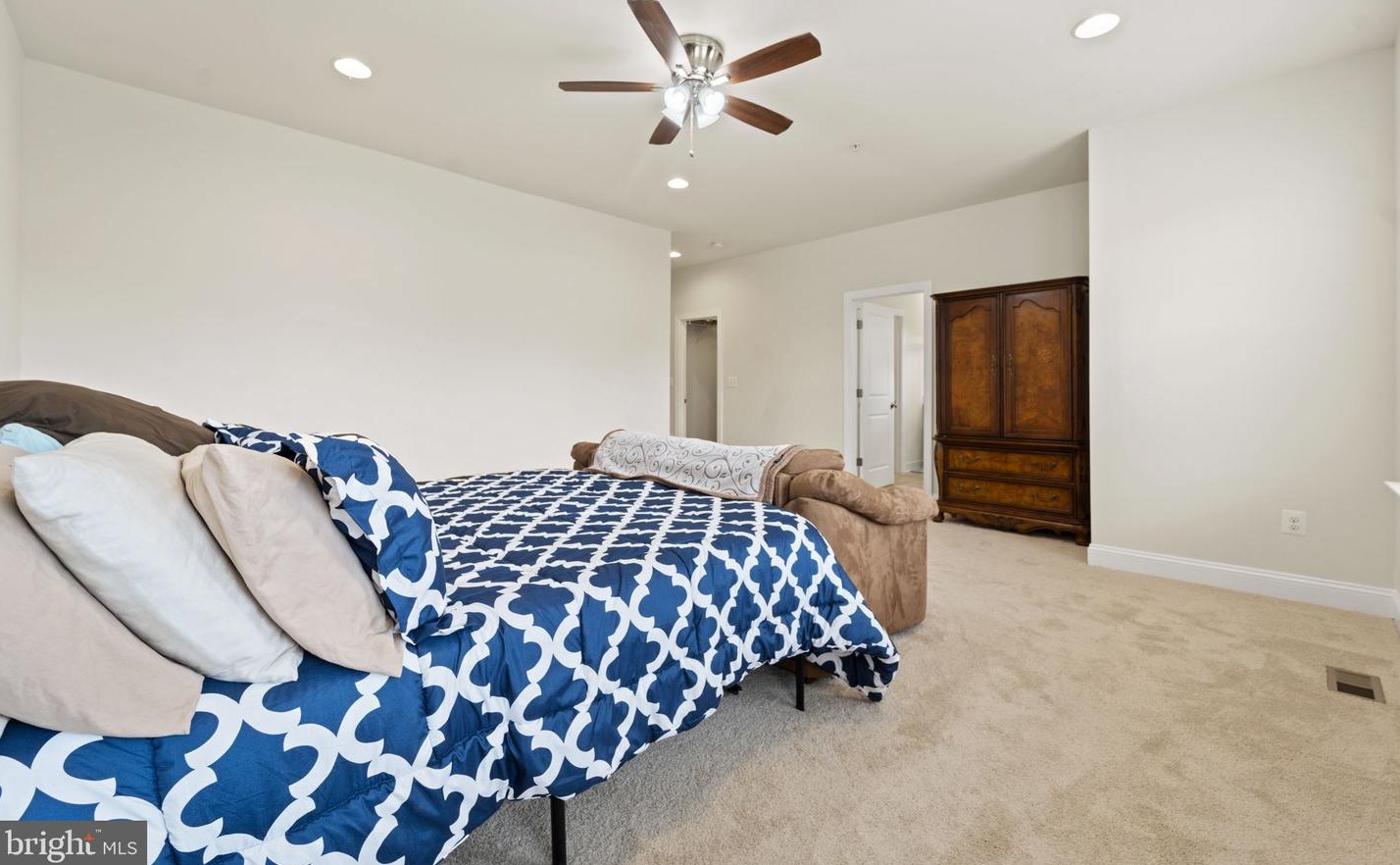 23963 Burdette Forest Rd, Clarksburg MD  20871-4420 exterior