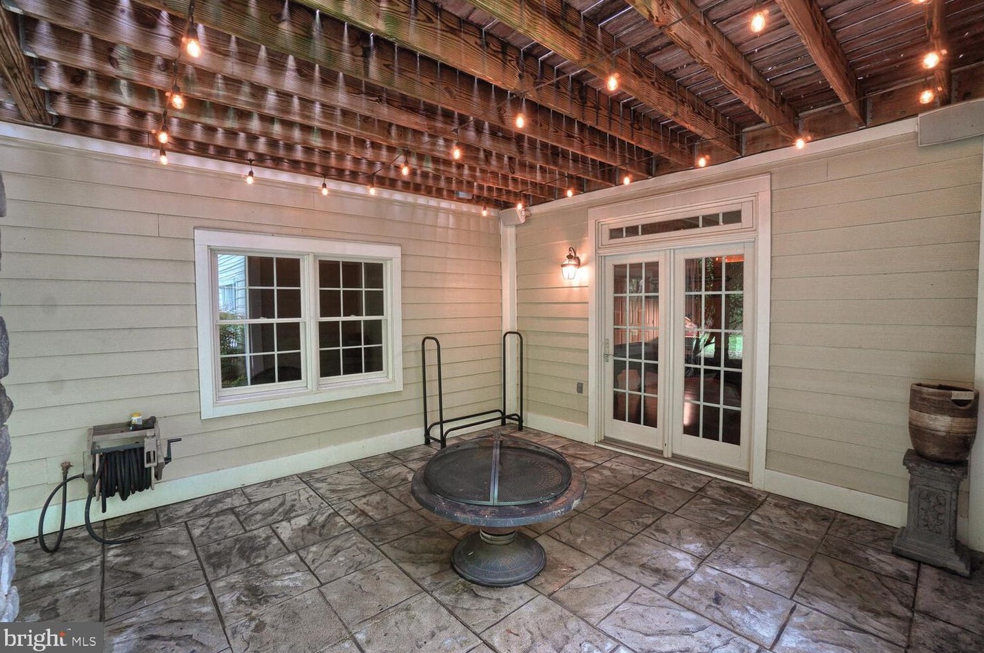 24516 Hanson Rd, Gaithersburg MD 20882-3504 exterior