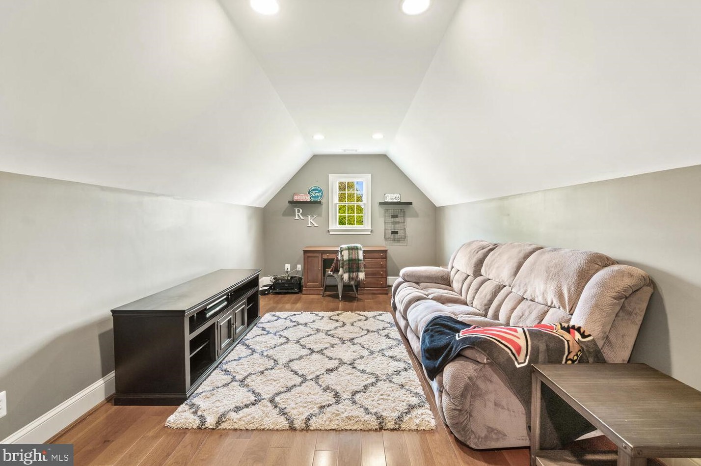 24516 Hanson Rd, Gaithersburg MD 20882-3504 exterior