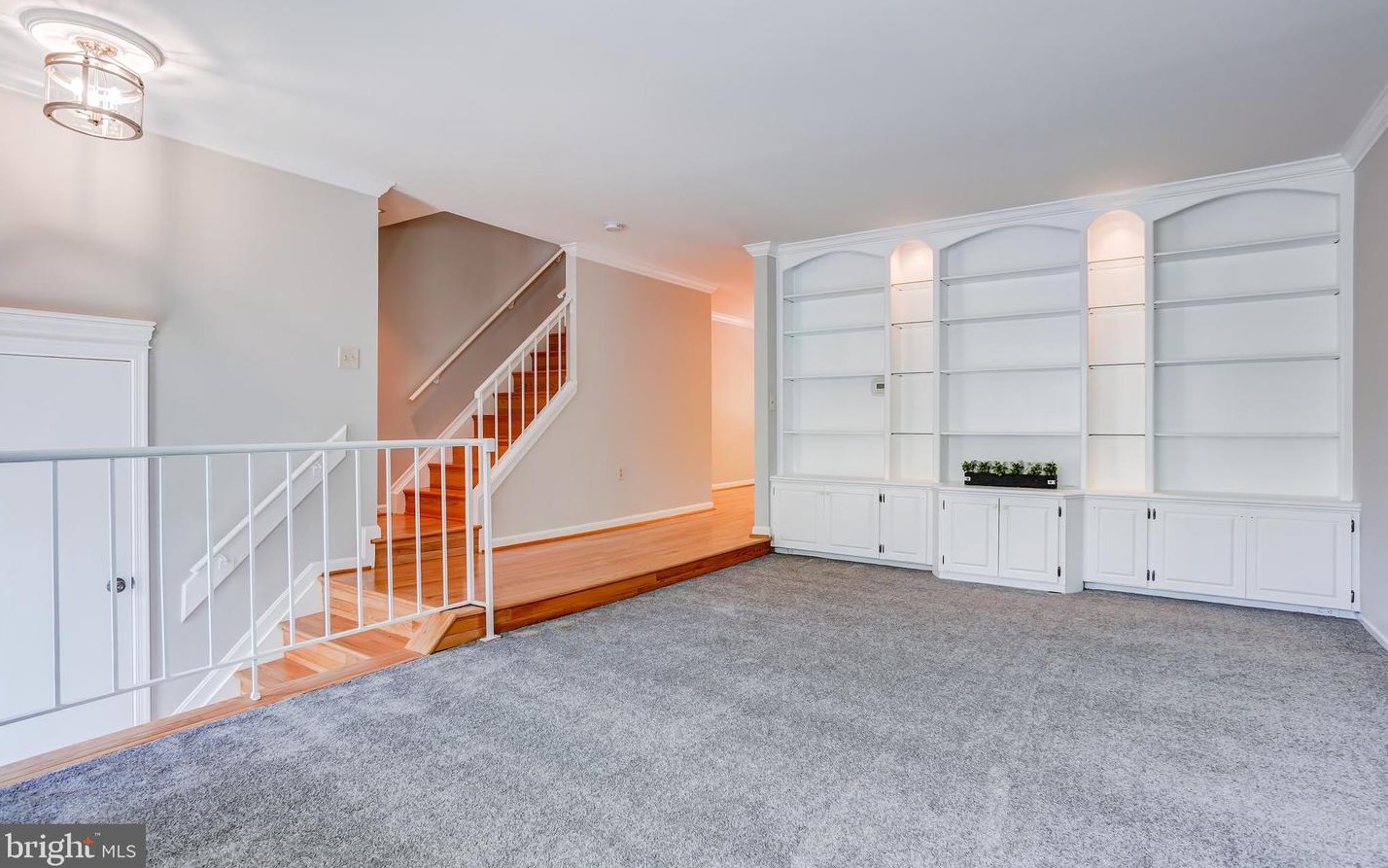 614 Suffield Dr, Gaithersburg, MD 20878-2656