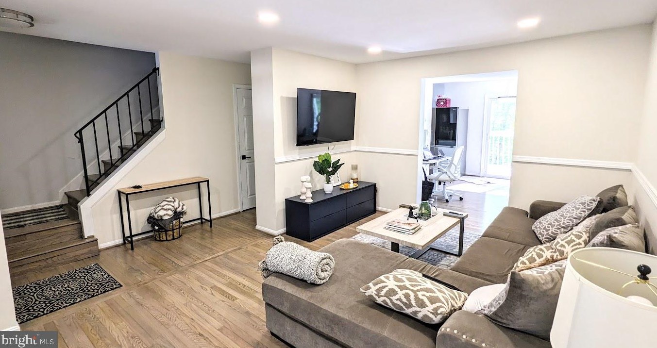 10058 Maple Leaf Dr, Gaithersburg, MD 20886