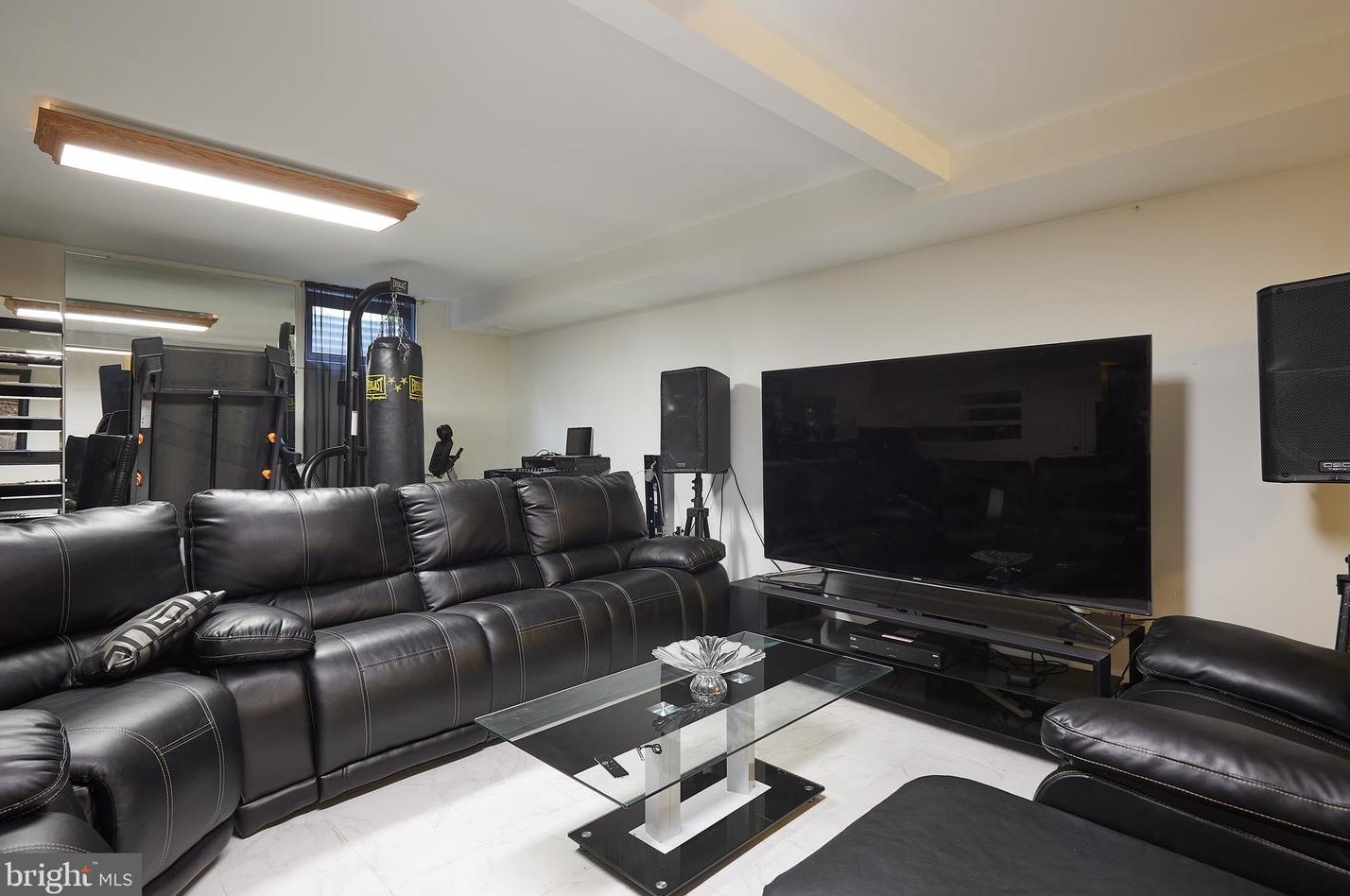 20504 Aspenwood Ln, Gaithersburg MD 20886-1231 exterior