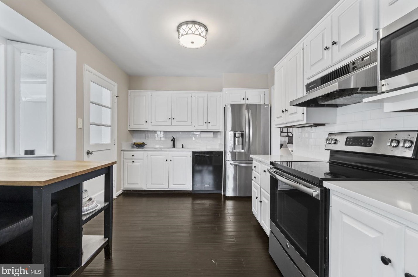 6203 Hollins Dr, Bethesda, MD 20817-2348