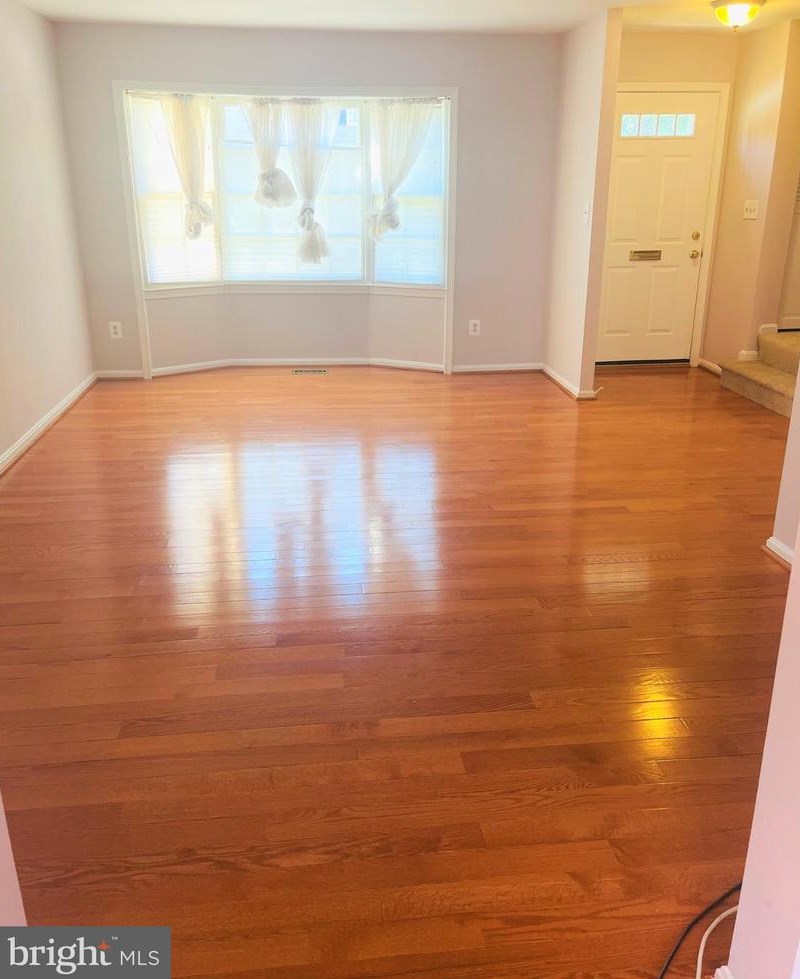 10113 Maple Leaf Dr, Gaithersburg, MD 20886