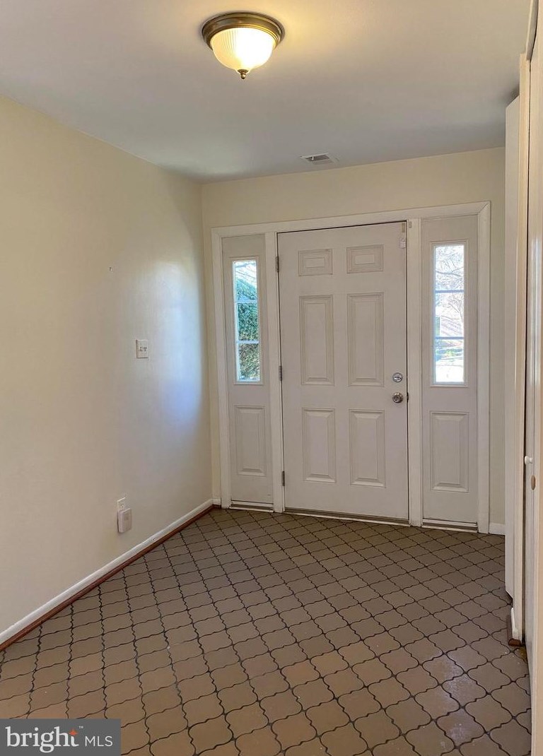 12909 Chathlake Ln, Silver Spring, MD 20904