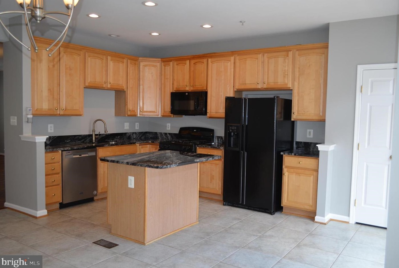 445 Clayhall St, Gaithersburg MD  20878-6501 exterior